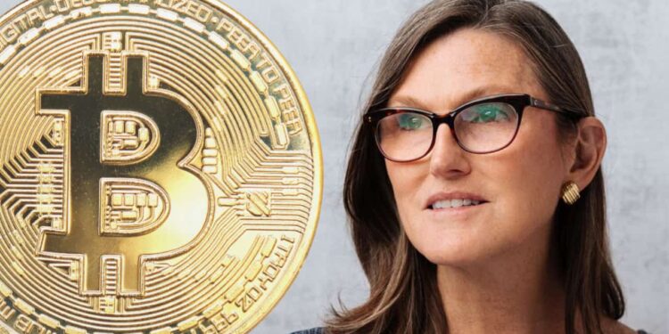 方舟「比特幣期貨 ETF」指派代碼！分析師料 SEC 加速放行