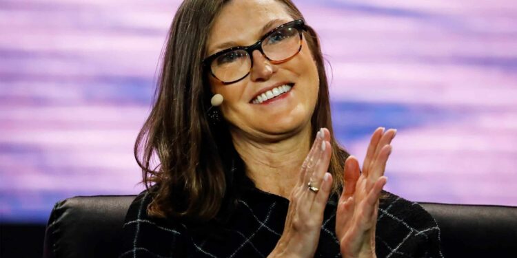 飆到 100 萬美元嫌少?Cathie Wood 加碼預測:比特幣會漲到 150 萬美元