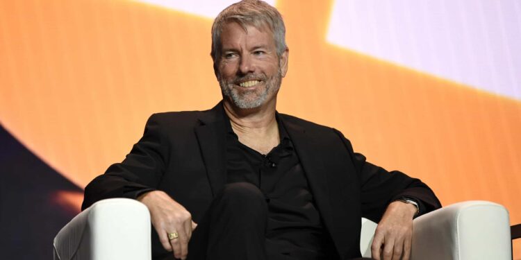 MICA Daily|比特幣站上 3 萬大關:Microstrategy 未實現獲利達 6 千萬美元