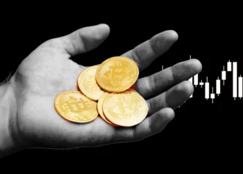 鮑爾潑冷水：「3 月難降息」！美股應聲重挫、比特幣跌破 4.3 萬美元