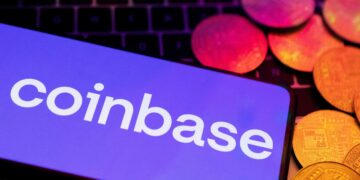 Coinbase 官網、 APP「大當機」2 小時！比特幣跳水急跌失守 6.2 萬美元