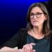 Cathie Wood 為何退出以太幣 ETF 申請？或許跟「手續費大戰」有關