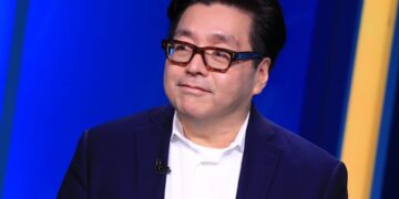 以太幣將重演「比特幣超級行情」？「華爾街神算子」Tom Lee 喊多遭質疑