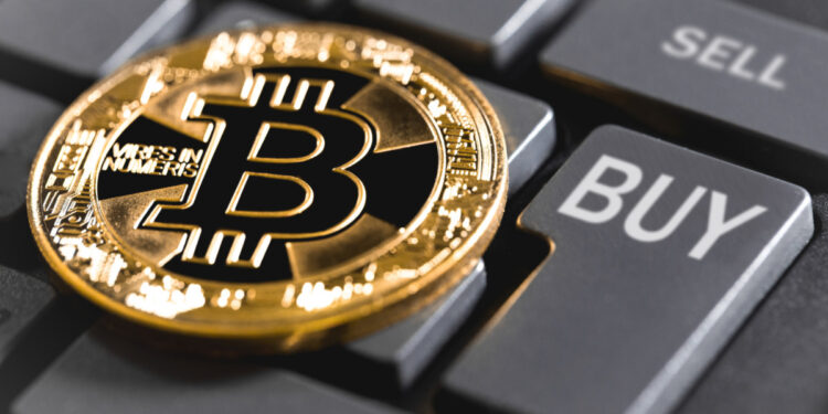 抄底時機到？比特幣進入關鍵盤整區，緊盯 8.4 萬美元「生死線」