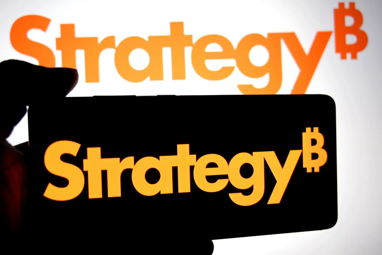 「比特幣最強信徒」再出手!Strategy 斥 2.64 億美元掃貨,持幣量突破 71 萬枚