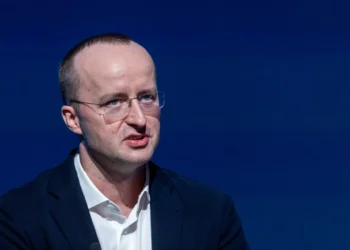 Crypto.com 創辦人砸 7 千萬美元買下「ai.com」！上線後大當機數小時