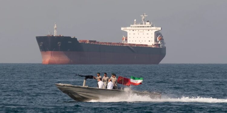 伊朗用比特幣收「荷姆茲通行費」!滿載油輪一趟要付 200 萬美元