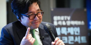 比特幣也要衝了嗎？「華爾街神算子」Tom Lee：美股有望觸底反彈