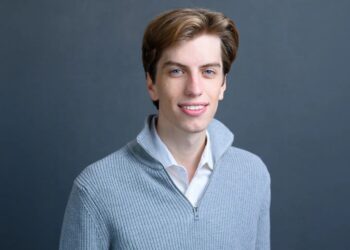 管理 136 億美元基金！24 歲華爾街 AI 投資天才，為何大舉做空輝達？