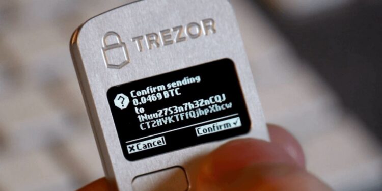 物流商遭駭連累！冷錢包 Trezor 全球 1.4 萬名用戶個資全外洩