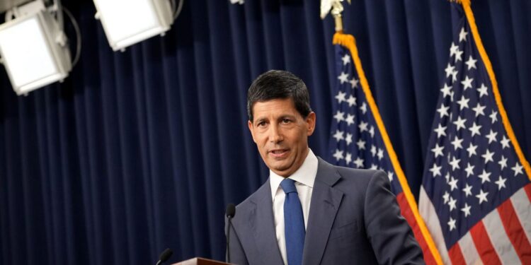 Fed 全票升息、估計年底還要加碼！比特幣穩守 7.6 萬，真正風險轉向 12 月